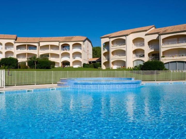 Rental apartment with pool — photo 2