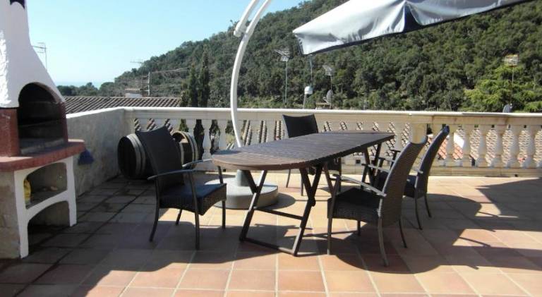 Fully equipped beautiful house with patio, yard & private pool | Pets are welcome — photo 4