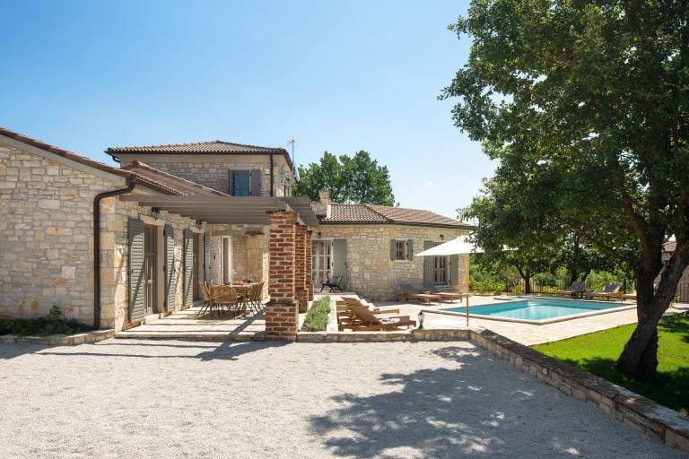 Villa with patio, BBQ & private pool — photo 5