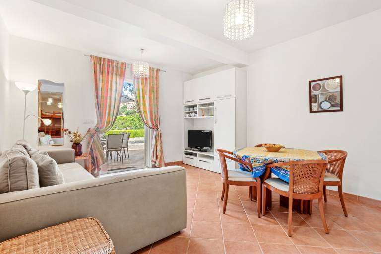 Apartment 'L'amandier' with Private Terrace, Private Garden and Wi-Fi — photo 2