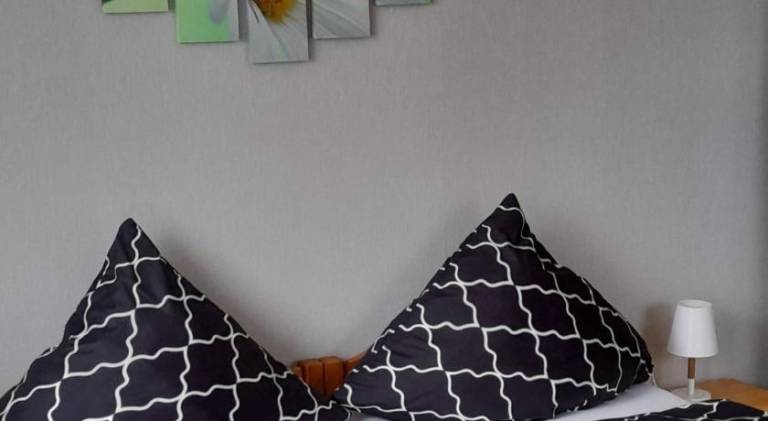 Holiday apartment with barbecue, garden & patio in Goeppingen