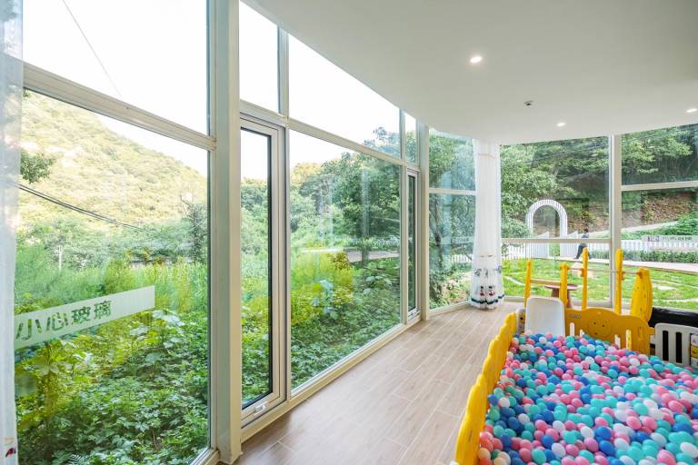 Villa with yard, pool & barbeque | Suitable for remote work | Pets are welcome — photo 4