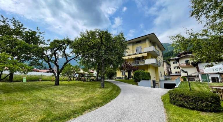 Serviced apartment with garden in Ledro