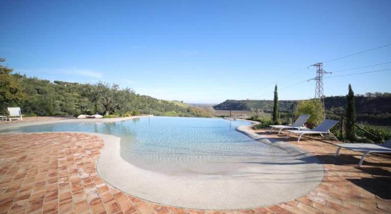 Farm with barbeque, garden & pool — photo 3