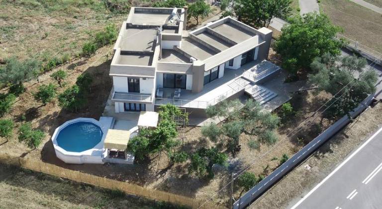 300 m&sup2; Villa