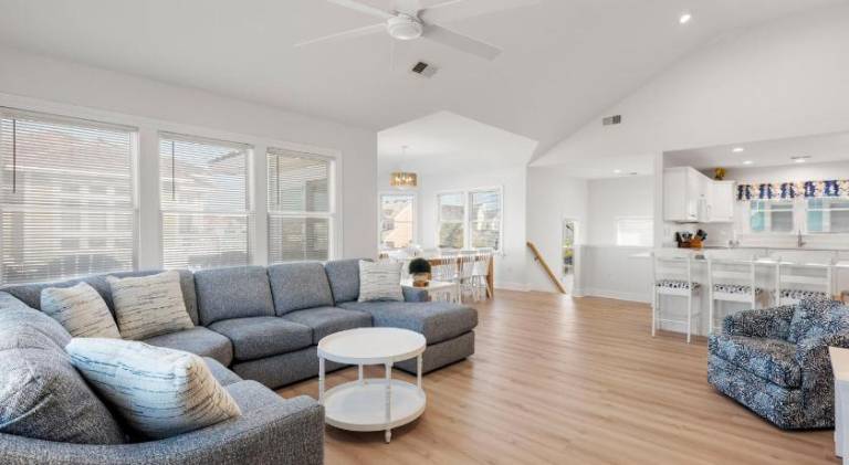 Ample house with hot tub & pool | Beach nearby | Pets are welcome — photo 4