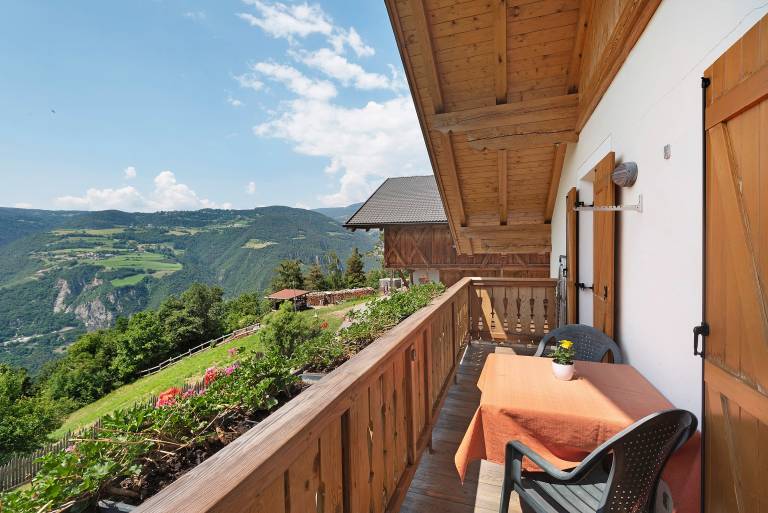 Rental apartment with grill, fast internet & patio | Garden view in Fie allo Sciliar