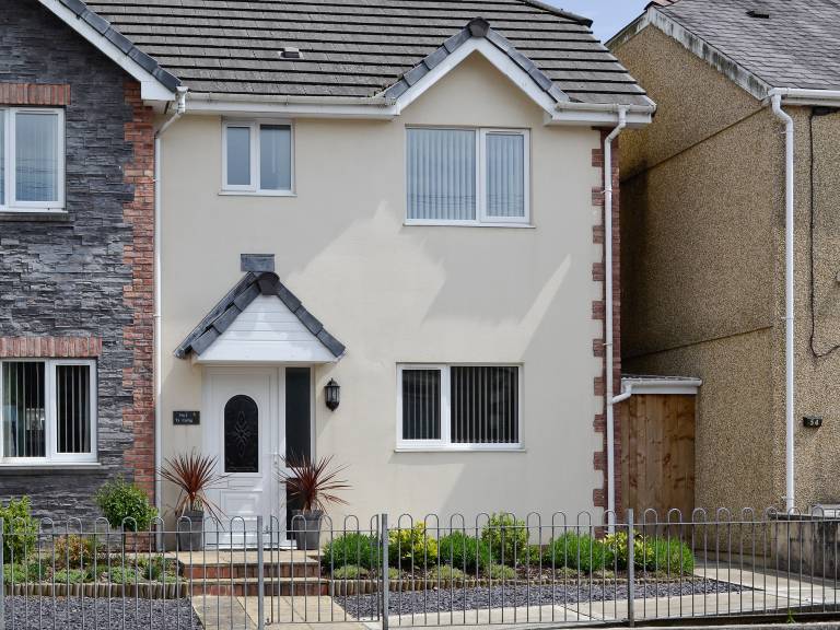 Child-friendly wonderful cottage with barbecue, terrace & yard | Pet-friendly in Neath