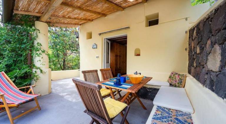 Vacation home with patio & garden in Lipari