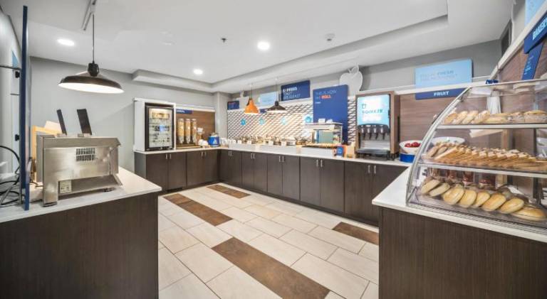 Holiday Inn Express Chicago Northwest-Vernon Hills By IHG — photo 3