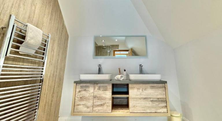 Stunning 7 Bedroom Escape Near New Forest and Beach - Large Garden - Serene Setting - Sleeps 14 — photo 4