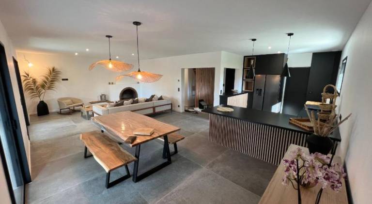 Villa with pool & jacuzzi — photo 2