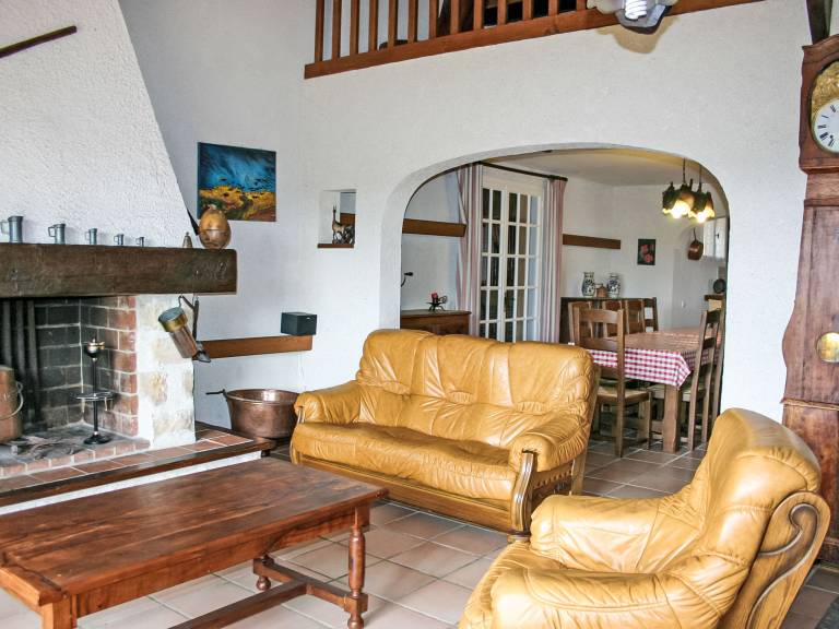 Fully equipped vacation home with terrace, private pool & yard | Pets are welcome — photo 4