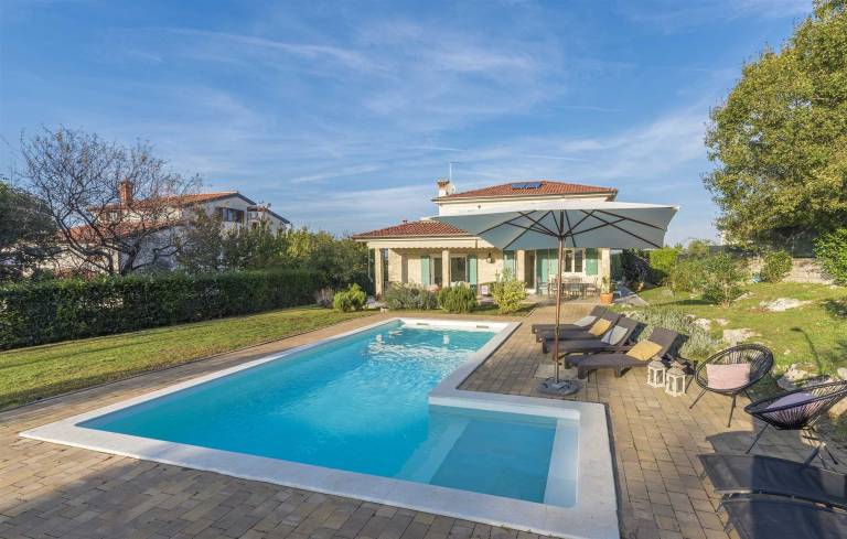 Villa with terrace, pool & BBQ | Pool view — photo 2
