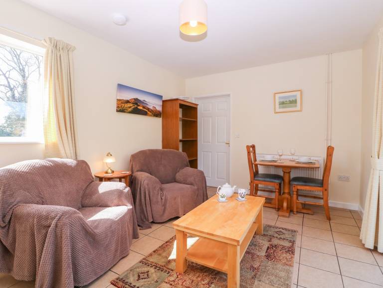 Cottage with garden — photo 5