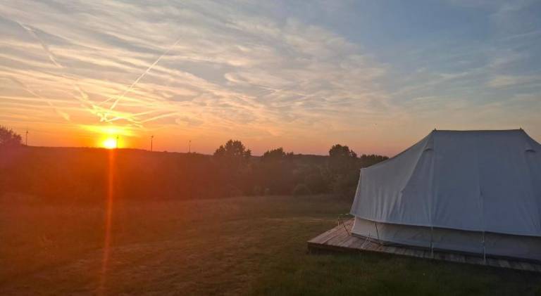 Tente glamping "Explorateurs" a la Ferme de la Cheveche in Namur