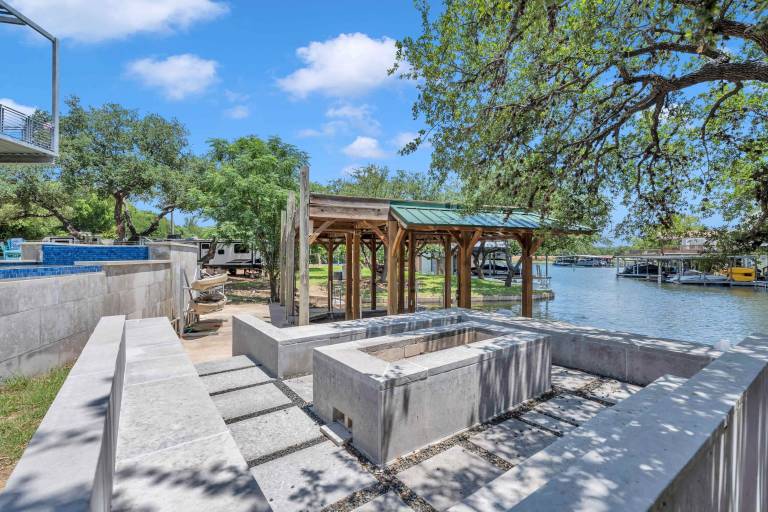 House Lake Buchanan