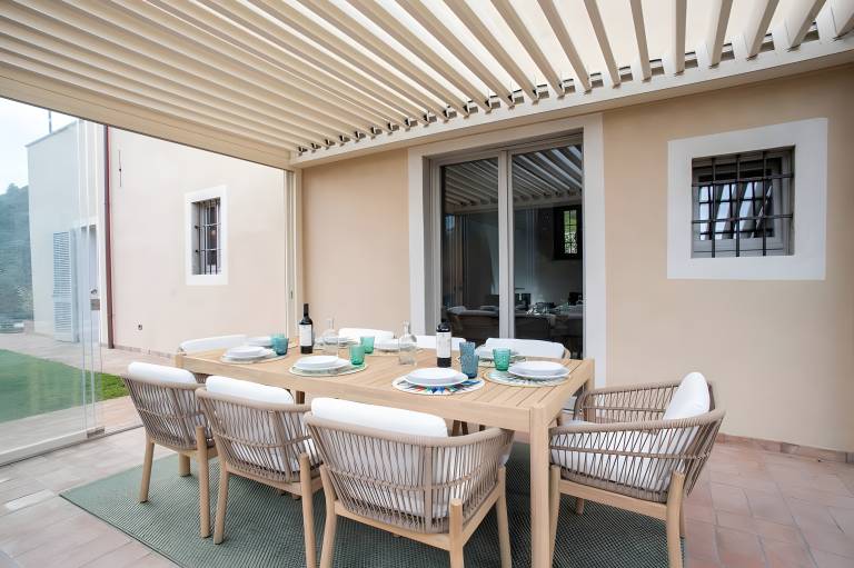 Villa with yard, terrace & fast internet | City view — photo 3