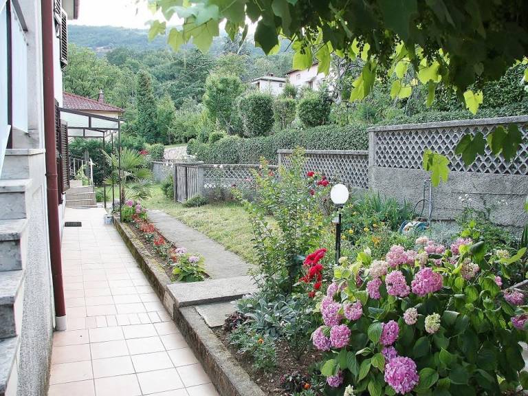 Apartment with BBQ, garden & terrace | Sea view — photo 4