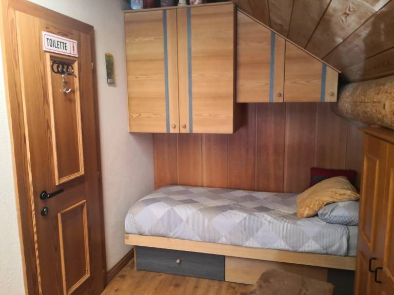Pet-friendly Holiday Home Baita sulle Alpi with Mountain View, Garden, Terrace, BBQ & Wi-Fi — photo 4