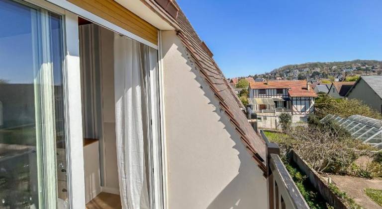 Apartment with terrace — photo 5