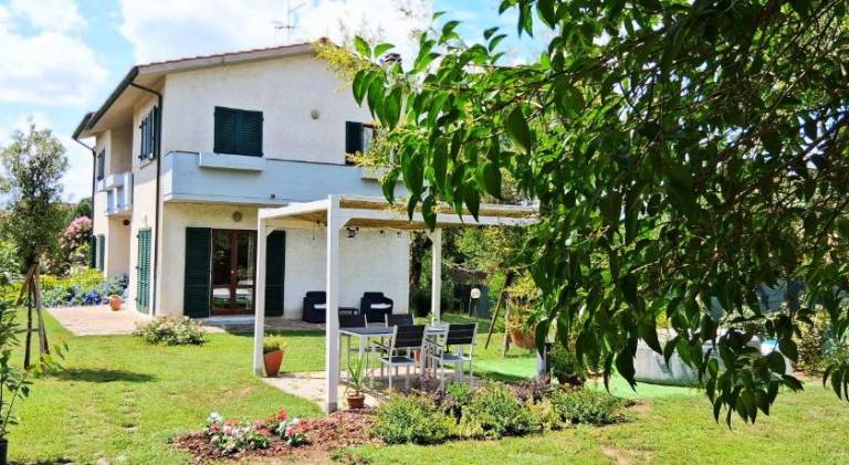 House with hot tub in Colle di Val d'Elsa