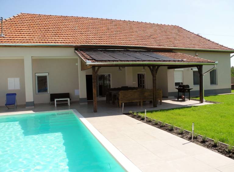 Villa Poroszlóújfalu