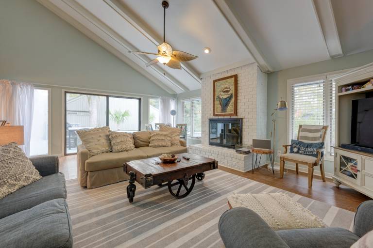 6 Cannon Row: Pet Friendly Home, Free Bikes, Private Pool, Walk to Beach — photo 4