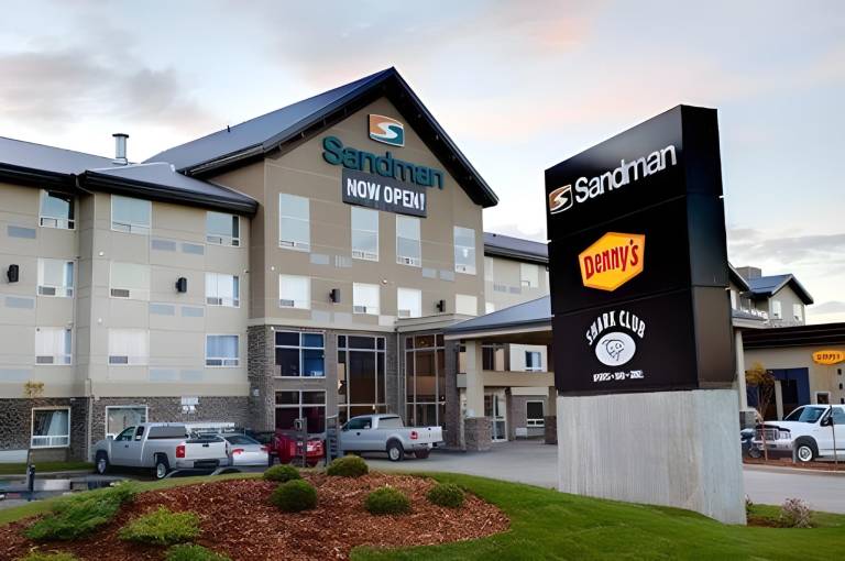 Sandman Hotel & Suites Calgary South in Calgary, AB