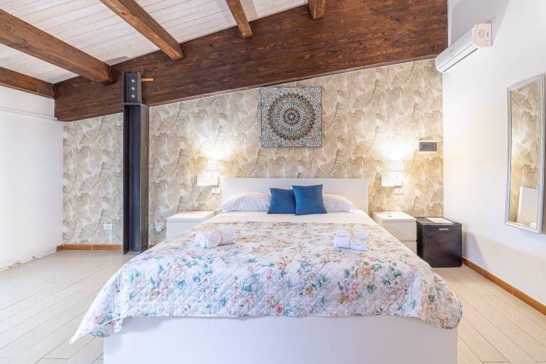 Private room with terrace | City view | Close to the beach | Pet-friendly — photo 3
