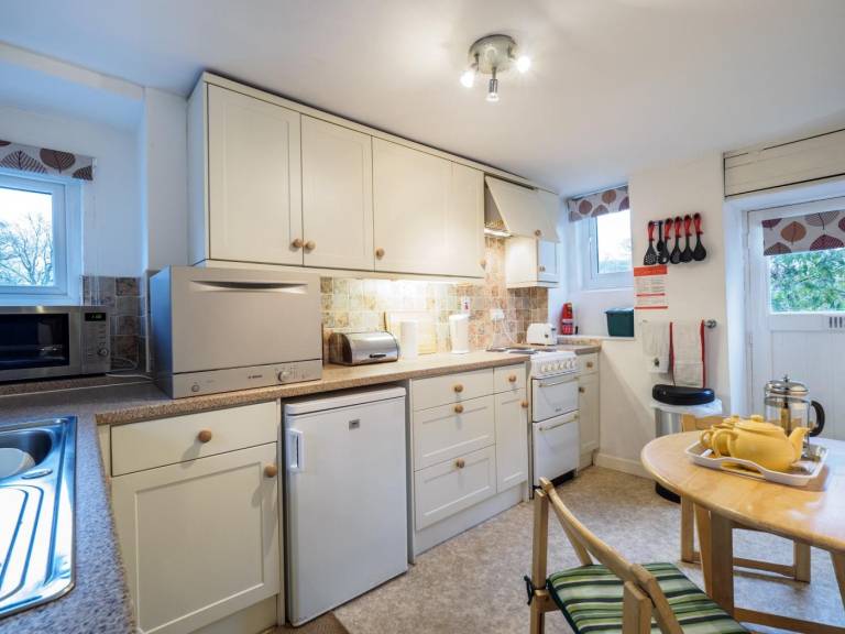 Fully equipped pleasant cottage with yard | Pets are welcome — photo 5