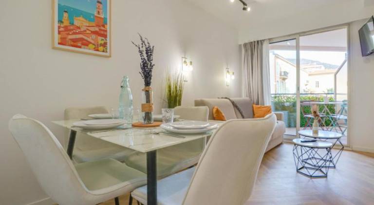 Rental apartment with patio in Menton