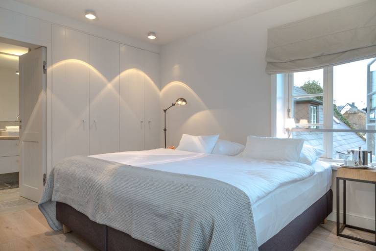 Moderne Ferienwohnung im idyllischen Alt-Westerland mit Natursteinbad. — photo 2