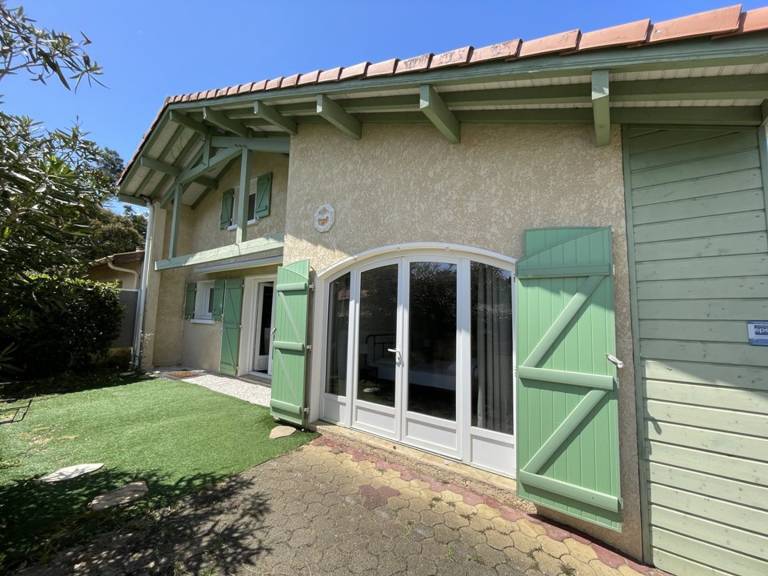 Fully equipped villa with grill, private pool & yard | Beach nearby | Pets allowed — photo 5
