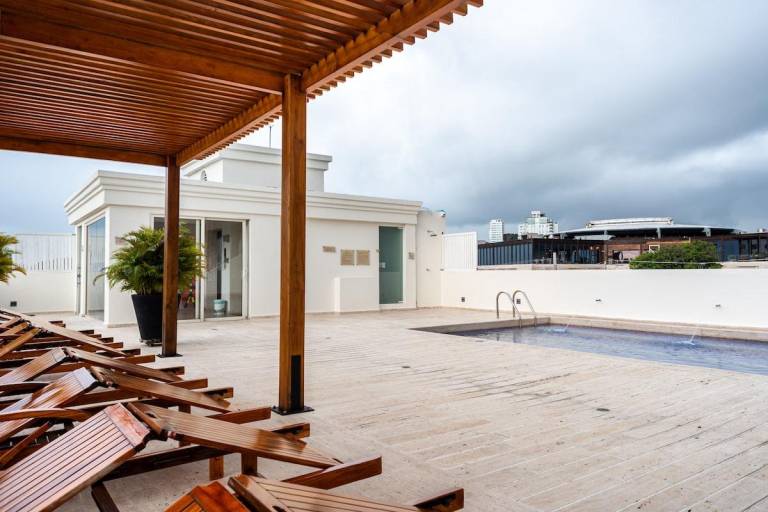 Holiday apartment with terrace, yard & pool | Next to Puerta del Reloj | Good for workation — photo 4