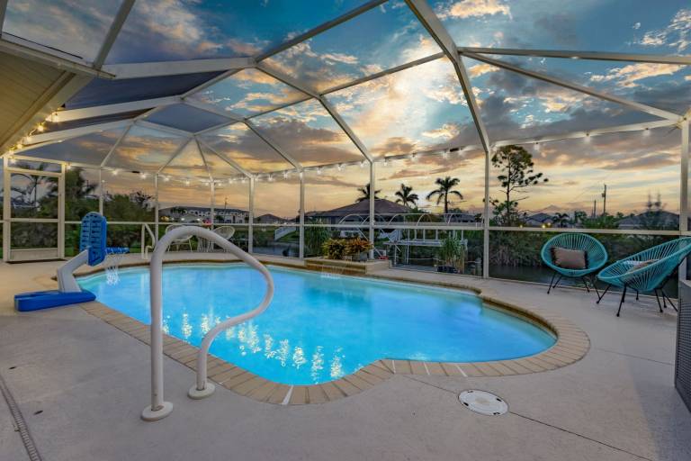 House with private pool & BBQ | Water view — photo 4