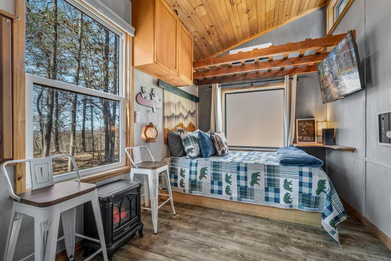 Tiny Cub House Secluded Tiny House on 1.7 Acres, Mentone — photo 3