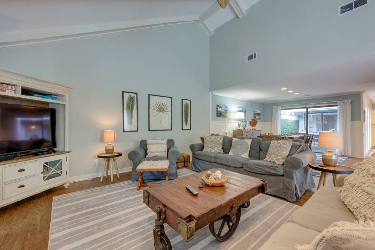 6 Cannon Row: Pet Friendly Home, Free Bikes, Private Pool, Walk to Beach — photo 3