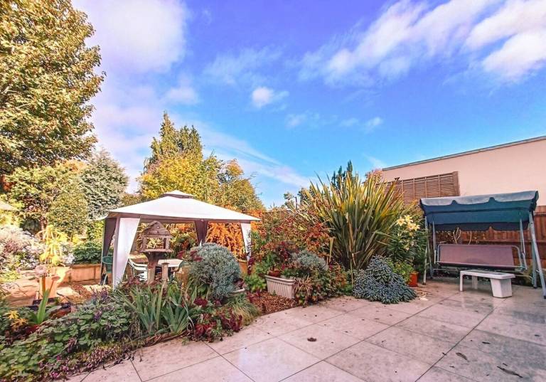 Studio flat Kingston upon Thames
