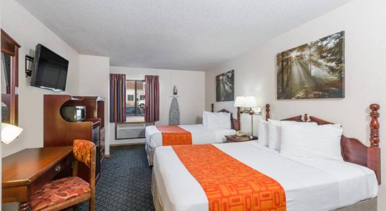 Howard Johnson by Wyndham Wichita Airport — photo 2