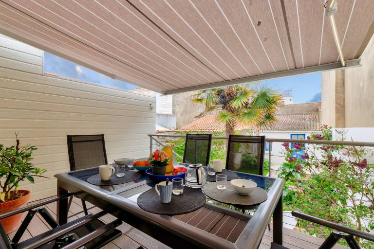 Vacation home with patio & yard — photo 5