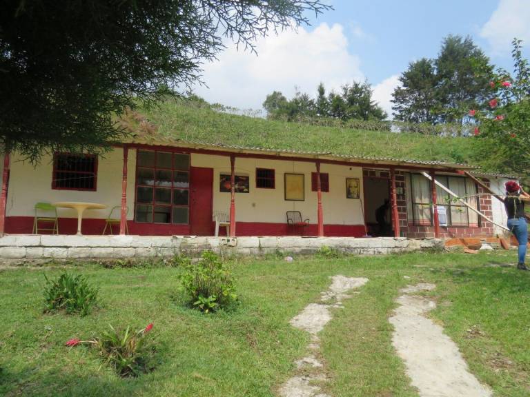 House with grill in Guarne