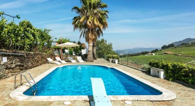 Villa with barbecue & pool in Viseu