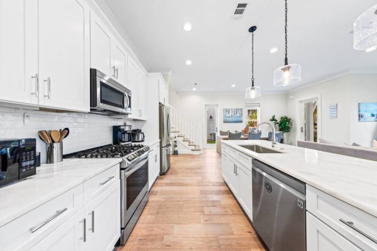 Family-oriented charming vacation home with barbeque | Pet-friendly — photo 4