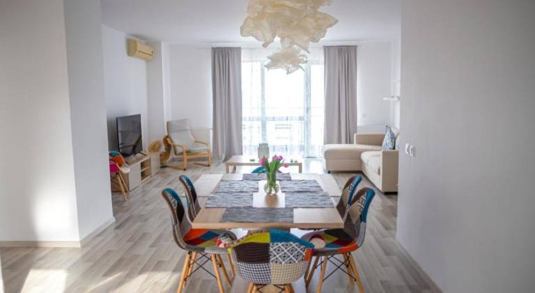 Serviced apartment with terrace & yard in Constanta