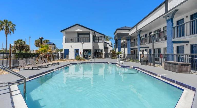 Baymont by Wyndham Orlando East — photo 2