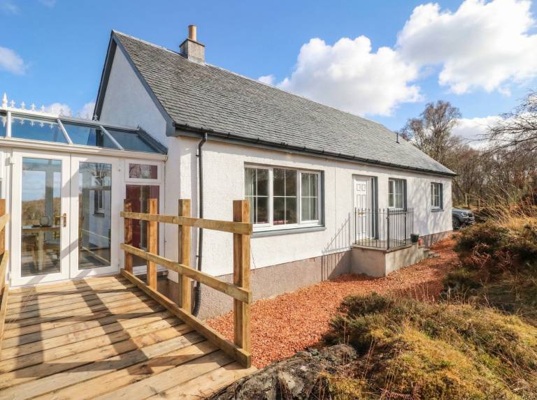 Family-oriented cottage with yard | Pets are welcome in Acharacle