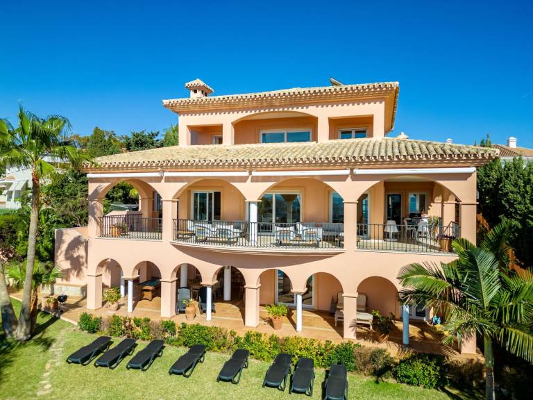 Luxuriöse Villa mit beheiztem Pool und Whirlpool — photo 5