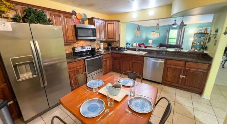 Pleasant vacation home with pool | Close to the beach | Pet-friendly — photo 2