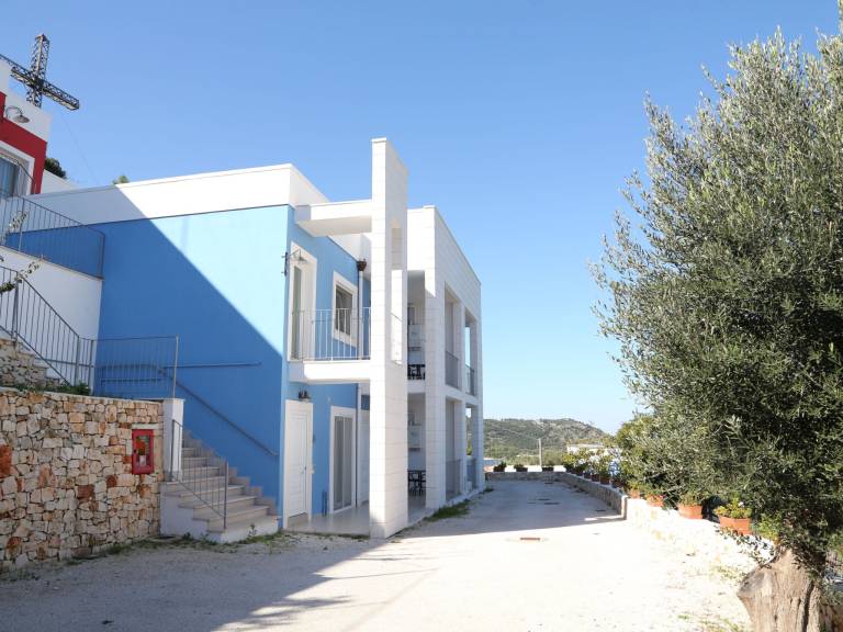 House with terrace, pool & yard — photo 5